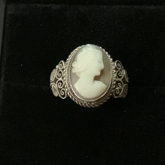 Vintage Sterling Silver Cameo size 8 ring - Picture 1 of 4